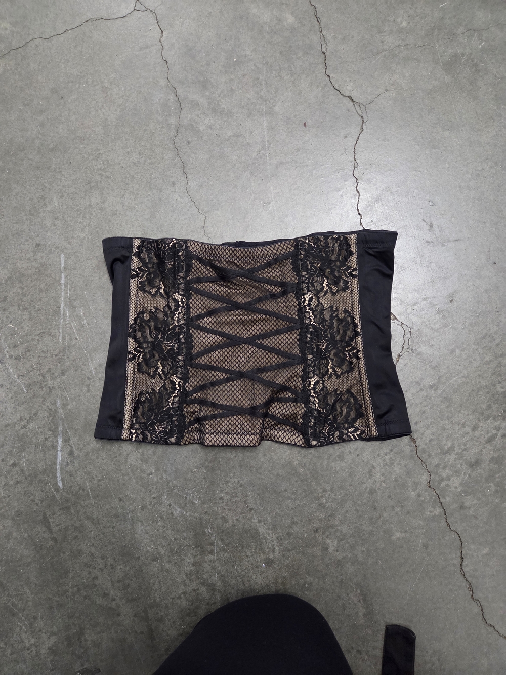 Maidenform Black Lace-Trim Nude-Underlay Waist Cincher